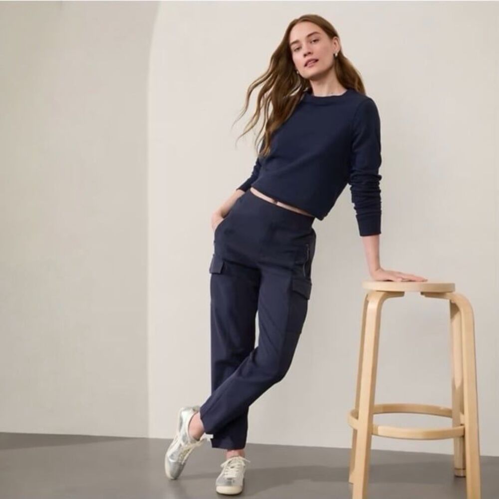 Athleta Endless High Rise Cargo Pant in Navy Blue Size 2P
